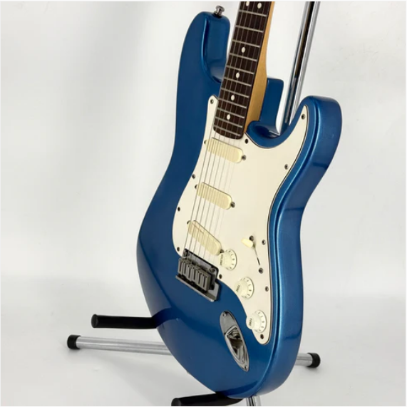 1991 Fender Strat Plus Deluxe Stratocaster – Lake Placid Blue - Image 8