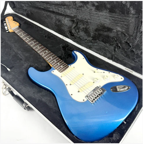 1991 Fender Strat Plus Deluxe Stratocaster – Lake Placid Blue - Image 11