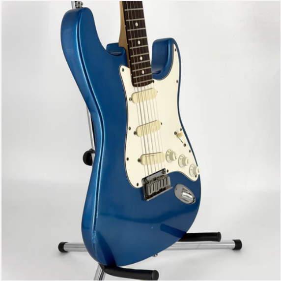 1991 Fender Strat Plus Deluxe Stratocaster – Lake Placid Blue - Image 12